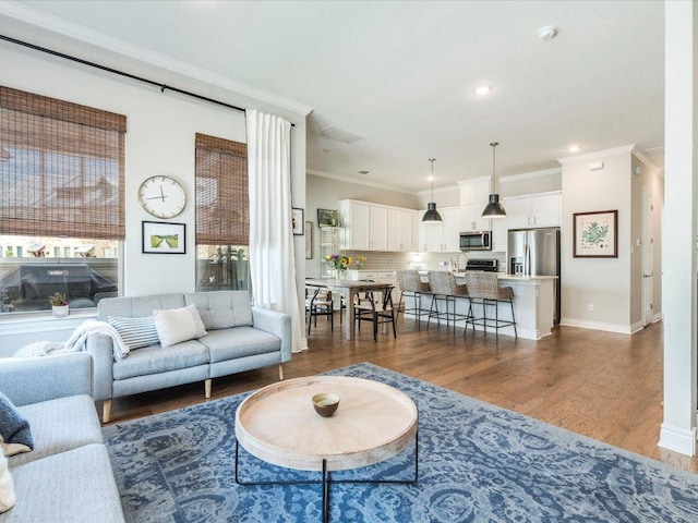 332 Adams St, Georgetown, TX 78628 - living room with dark wood-type flooring, crown molding, recessed lighting, and baseboards