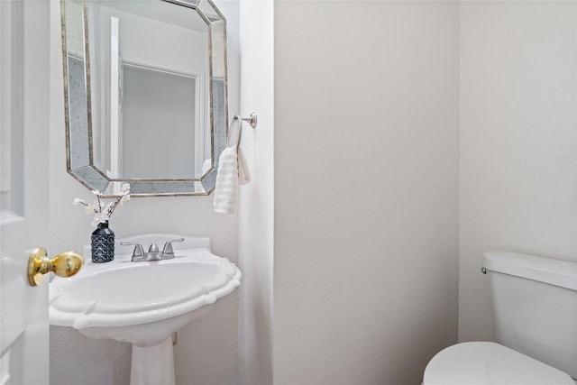 11710 Raymond C Ewry Ln, Austin, TX 78748 - half bath with toilet