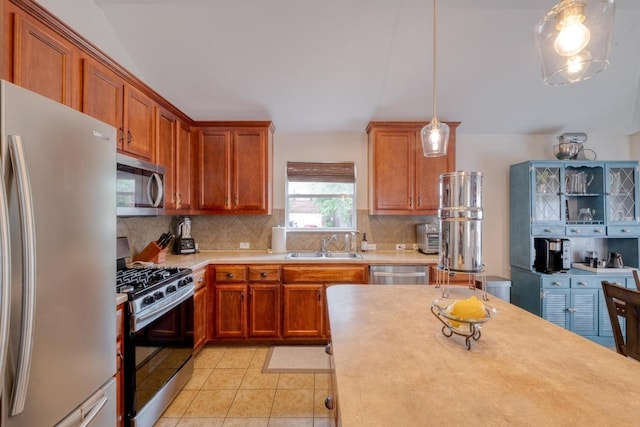 18725 Dry Lake Ln, Pflugerville, TX 78660 - kitchen featuring stainless steel appliances, light countertops, a sink, tasteful backsplash, and light tile patterned floors