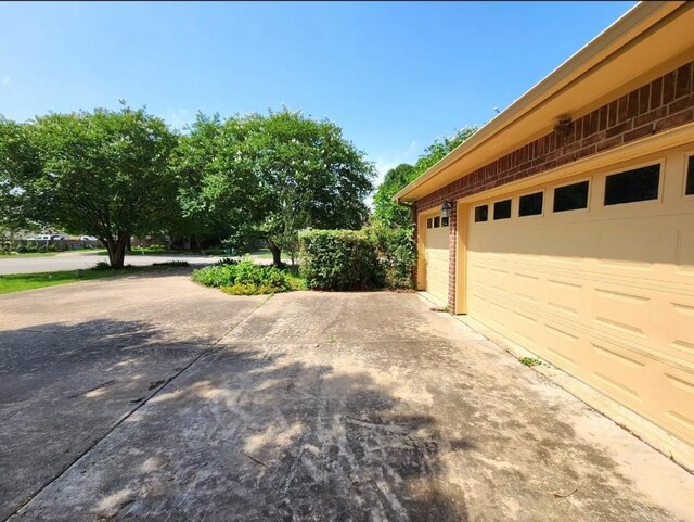 1726 Riverchase Ave, Smithville, TX 78957 - garage with driveway