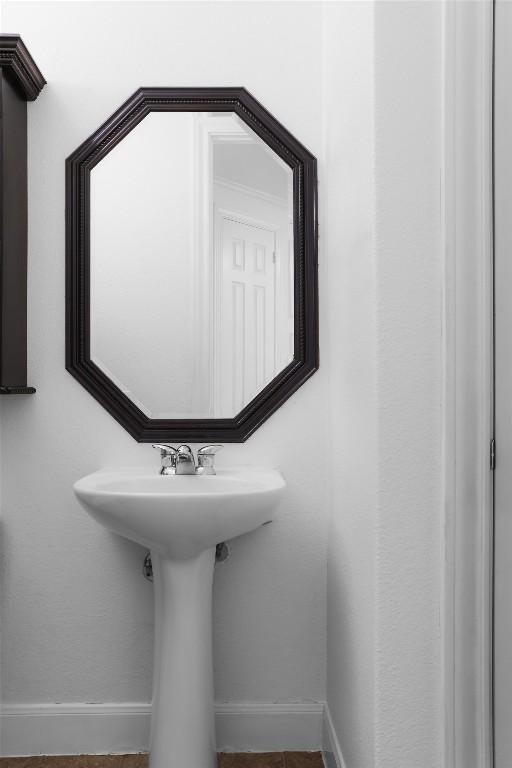 7921 Davis Mountain Pass, Austin, TX 78726 - bathroom featuring baseboards and a sink