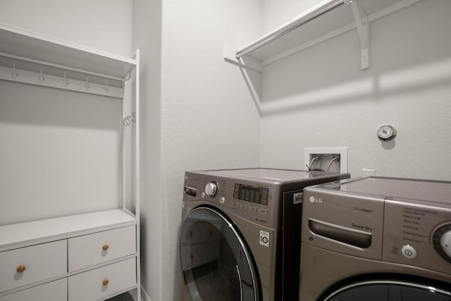 136 Medina Hills Ct, Austin, TX 78737 - laundry area featuring washing machine and clothes dryer