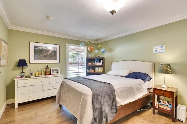 2602 Rollingwood Dr, Rollingwood, TX 78746 - bedroom featuring crown molding, light wood-style floors, and baseboards