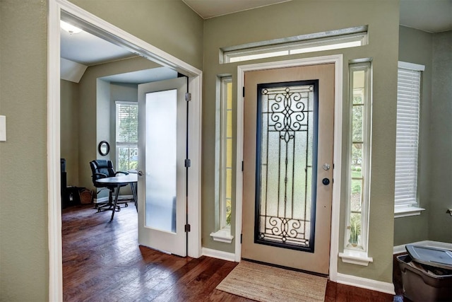 233 Maple Leaf Trl, Elgin, TX 78621 - foyer featuring dark wood-style floors and baseboards