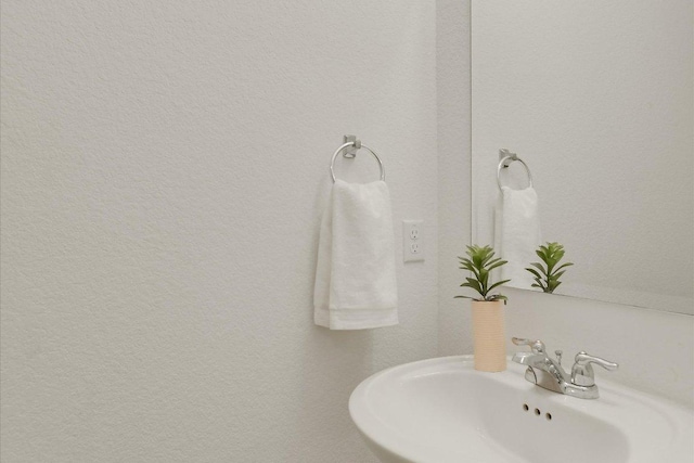 561 Greatest Gift Way, Jarrell, TX 76537 - bathroom featuring a sink