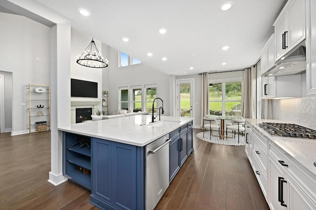 467 Cortaro Dr, Dripping Springs, TX 78620 - kitchen featuring a sink, blue cabinets, stainless steel appliances, white cabinets, and baseboards