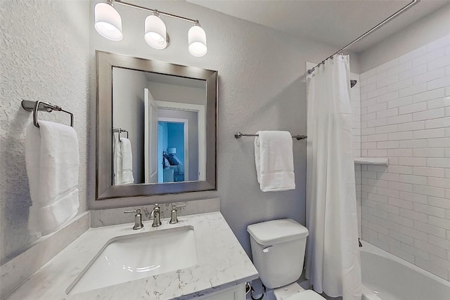 467 Cortaro Dr, Dripping Springs, TX 78620 - full bath with vanity, toilet, shower / tub combo, and a textured wall