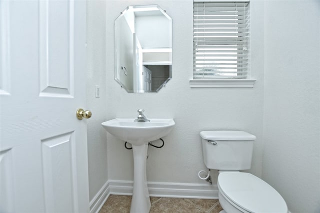 2012 Wood Glen Dr, Round Rock, TX 78681 - half bath featuring toilet, baseboards, and tile patterned floors