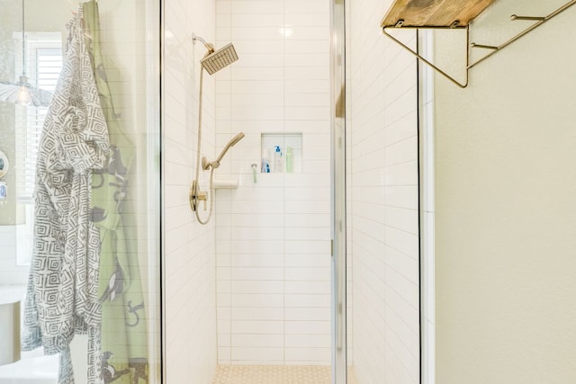 111 Blackwell Ln, Kyle, TX 78640 - bathroom featuring a shower stall