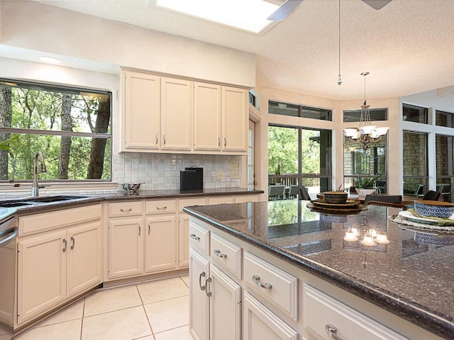 1400 Pearl Cv, Round Rock, TX 78681 - kitchen with healthy amount of natural light, a chandelier, light tile patterned flooring, decorative light fixtures, and a textured ceiling