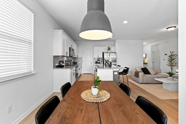 114 Ashford Way, Georgetown, TX 78626 - dining area featuring light wood-style floors, baseboards, and recessed lighting