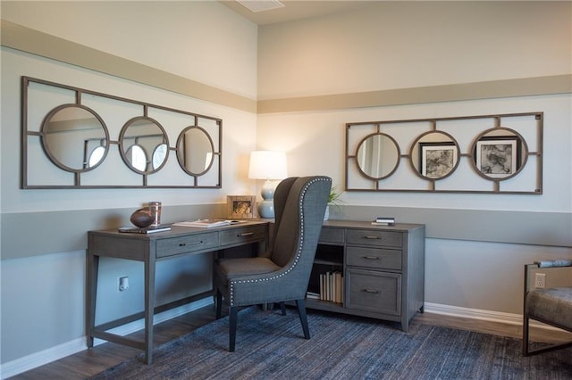 813 Vaughn St, Georgetown, TX 78628 - office space with baseboards