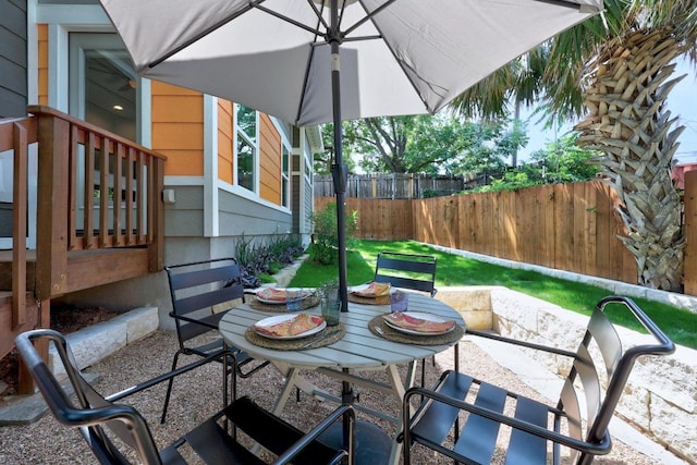 1402 E 11th St, Austin, TX 78702 - view of patio / terrace