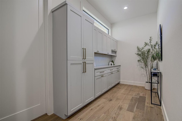 19543 Lakehurst Loop, Spicewood, TX 78669 - bar area featuring light wood-style floors, recessed lighting, and baseboards