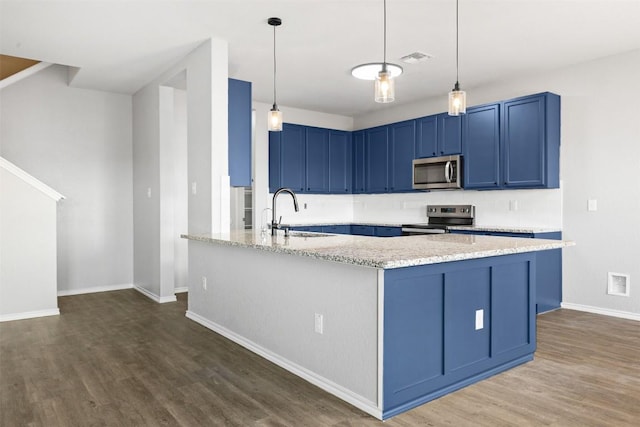 223 Hunters Brk, San Antonio, TX 78253 - kitchen with appliances with stainless steel finishes, a sink, blue cabinets, dark wood finished floors, and baseboards