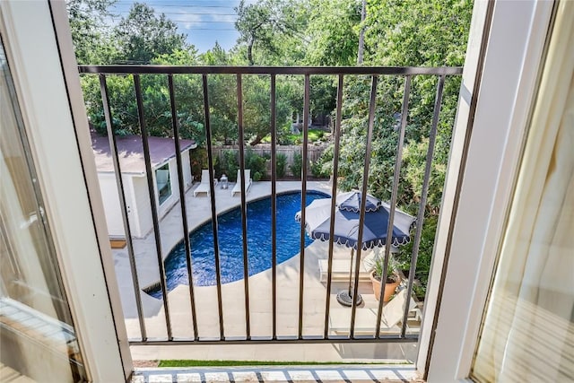 3202 Beverly Rd, Austin, TX 78703 - balcony with view of pool area