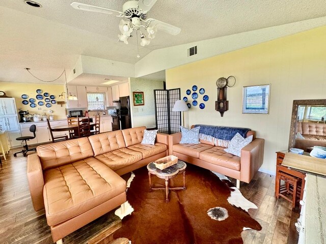 912 Cozy Ln, Tow, TX 78672 - photo 7