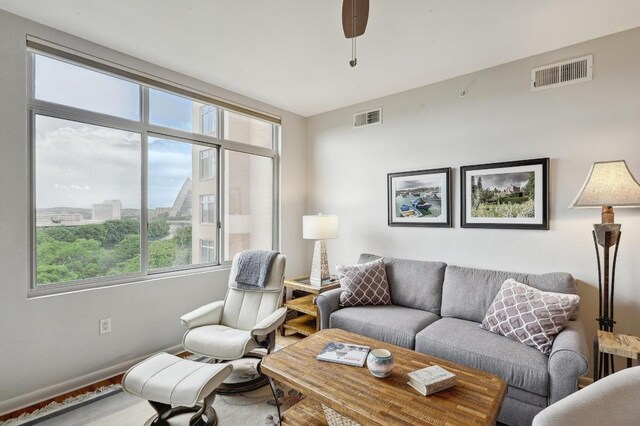 54 Rainey St Unit 814, Austin, TX 78701 - view of living area