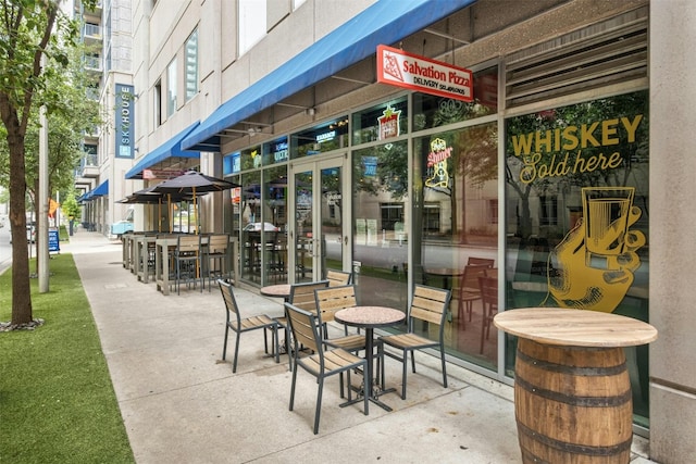 54 Rainey St Unit 814, Austin, TX 78701 - view of patio / terrace