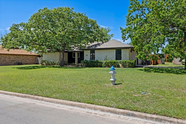 3312 Broken Spoke Trl, Georgetown, TX 78628 - ranch-style home featuring a front lawn