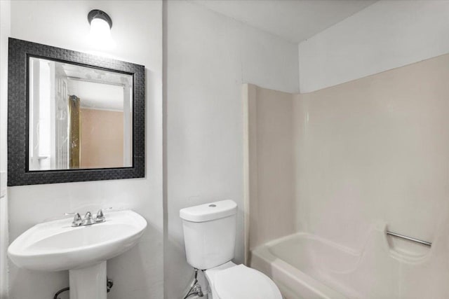 1307 Meadgreen Dr, Austin, TX 78758 - full bath featuring toilet, shower / tub combination, and a sink