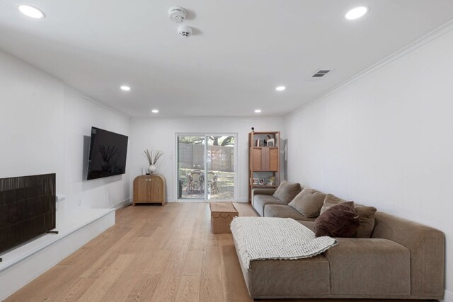 7905 Havenwood Dr, Austin, TX 78759 - living area with light wood-style floors, recessed lighting, and ornamental molding