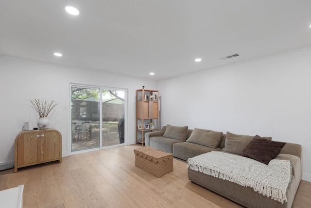 7905 Havenwood Dr, Austin, TX 78759 - living room featuring recessed lighting, wood finished floors, and ornamental molding