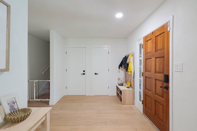 7905 Havenwood Dr, Austin, TX 78759 - entryway featuring light wood finished floors and recessed lighting