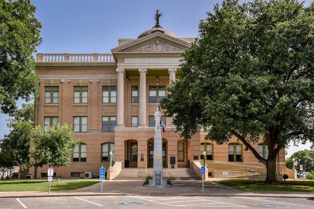 1502 S Elm St, Georgetown, TX 78626 - view of building exterior featuring uncovered parking
