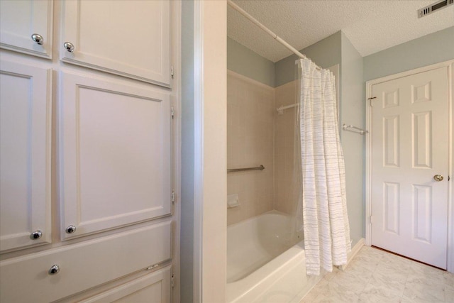 7925 Wheel Rim Cir, Austin, TX 78749 - full bath featuring shower / tub combo and a textured ceiling
