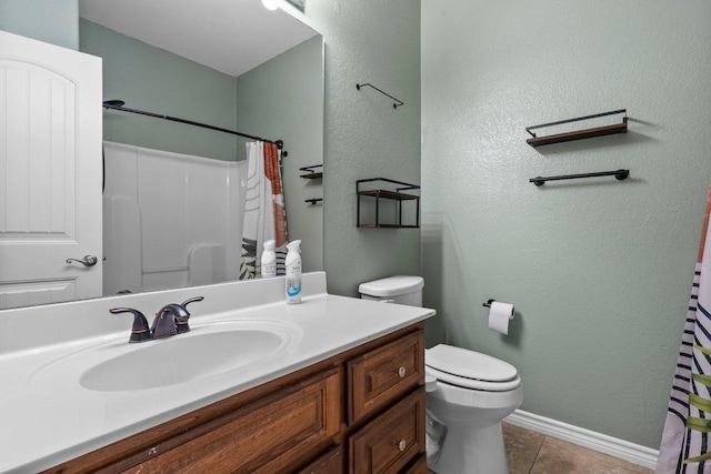 136 W Maple Dr, Granite Shoals, TX 78654 - full bathroom featuring vanity, toilet, tile patterned floors, a shower with shower curtain, and baseboards