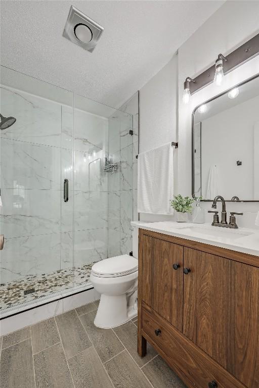 12319 Emery Oaks Rd, Austin, TX 78758 - full bath with a marble finish shower and vanity