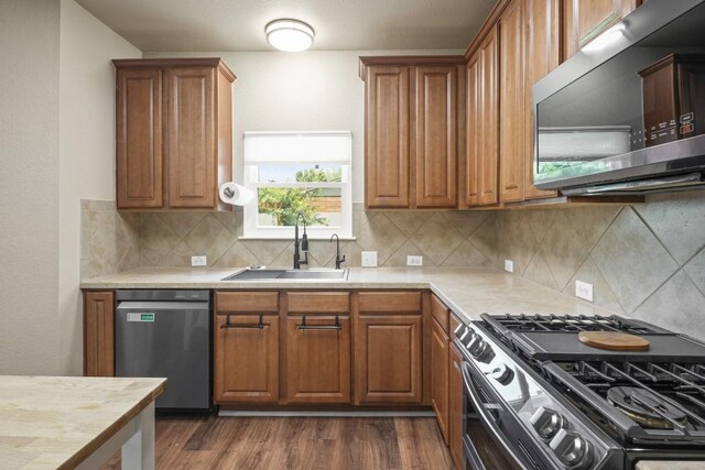 1121 Boxwood Loop, Georgetown, TX 78628 - kitchen featuring appliances with stainless steel finishes, a sink, light countertops, and dark wood-style floors