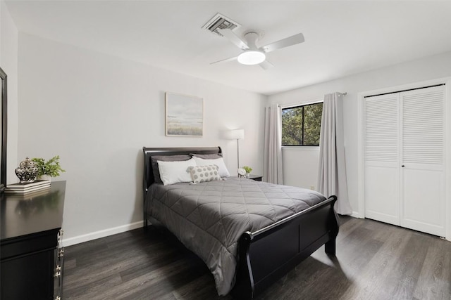 8115 Raintree Pl, Austin, TX 78759 - bedroom with dark wood-style flooring, baseboards, a ceiling fan, and a closet