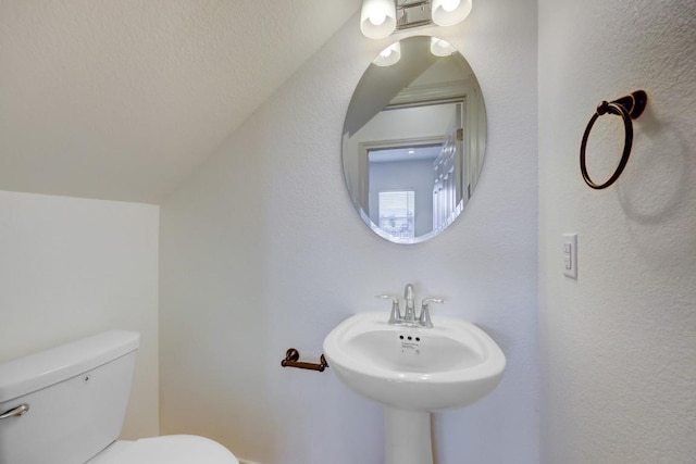 2105 Tiger Trl Unit 303, Round Rock, TX 78665 - bathroom featuring toilet