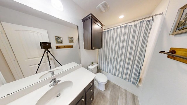 183 Beth Ann Loop, Taylor, TX 76574 - bathroom featuring vanity, wood finished floors, and shower / tub combo with curtain