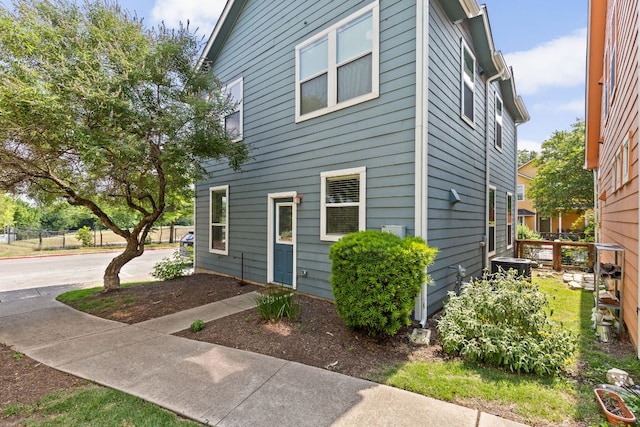 1601 Miriam Ave Unit 210, Austin, TX 78702 - view of side of home