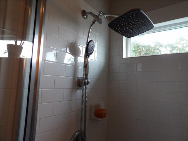 3097 Blantyre Bnd, Round Rock, TX 78664 - bathroom featuring a tile shower