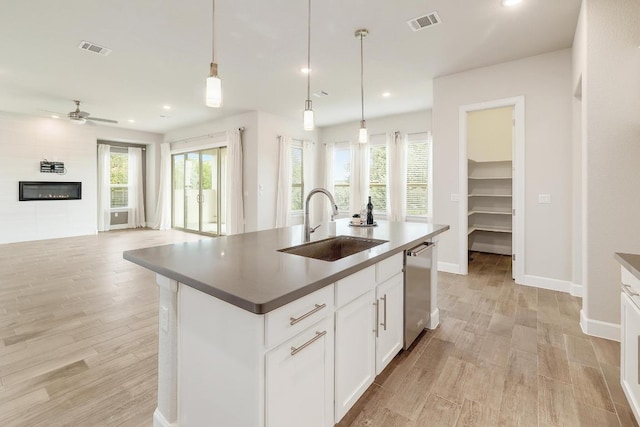 2613 Ibaza Bnd Unit 58, Leander, TX 78641 - kitchen featuring a sink, dishwasher, light wood-style floors, recessed lighting, and pendant lighting