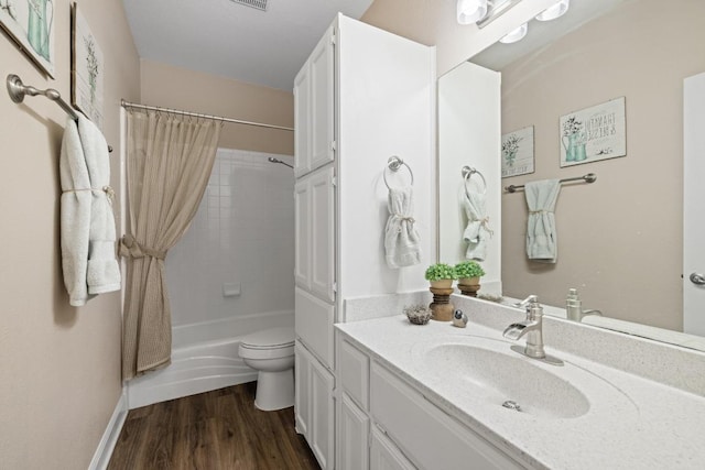 606 Explorer, Lakeway, TX 78734 - full bath featuring vanity, toilet, shower / bathtub combination with curtain, wood finished floors, and baseboards