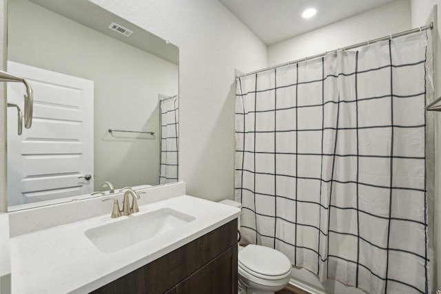 357 Cathedral Mountain Dr, Dripping Springs, TX 78620 - full bathroom with toilet, vanity, a shower with curtain, and recessed lighting