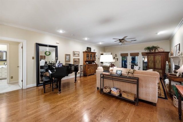 40 Tournament Way Unit G-32, The Hills, TX 78738 - living area featuring ceiling fan, light wood-style floors, crown molding, recessed lighting, and baseboards