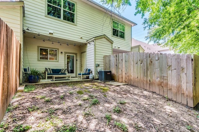 12160 Abbey Glen Ln, Austin, TX 78753 - back of house featuring an outdoor hangout area and a patio area