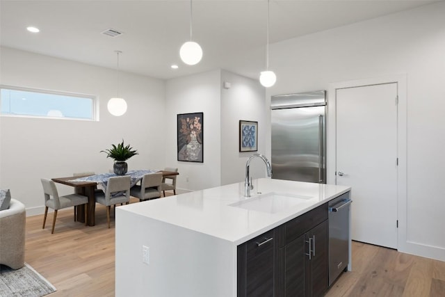900 S 2nd St Unit 20, Austin, TX 78704 - kitchen featuring stainless steel appliances, a sink, light wood-type flooring, light countertops, and recessed lighting