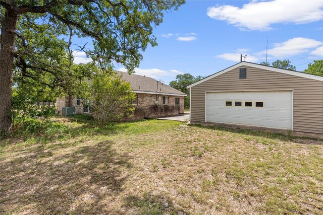 356 Cedar Ln, Cedar Creek, TX 78612 - view of grassy yard featuring a garage and an outbuilding