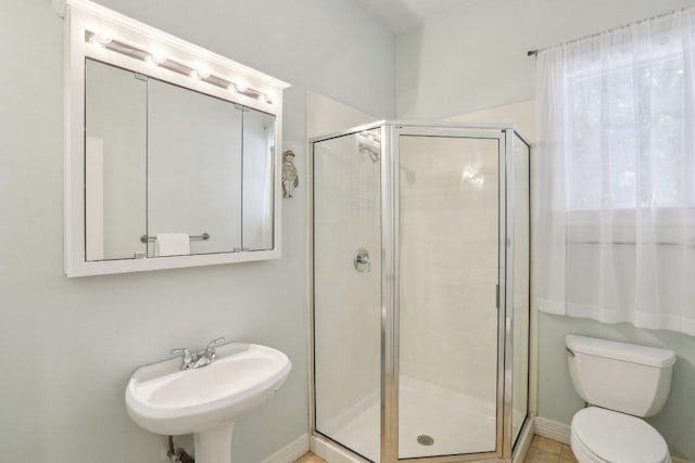 2302 Bahama Rd, Austin, TX 78733 - bathroom featuring a shower stall, toilet, a sink, and baseboards