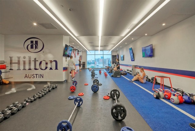555 E 5th St Unit 809, Austin, TX 78701 - exercise room featuring a wall of windows