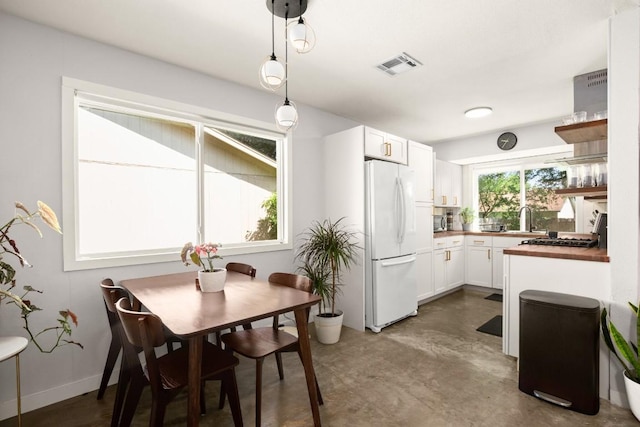 1514 Turtle Creek Blvd, Austin, TX 78745 - dining area featuring finished concrete floors