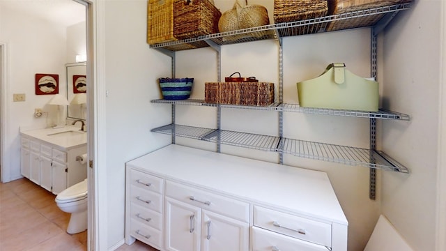 4006 Spanish Oak Ln, Dripping Springs, TX 78620 - pantry with a sink