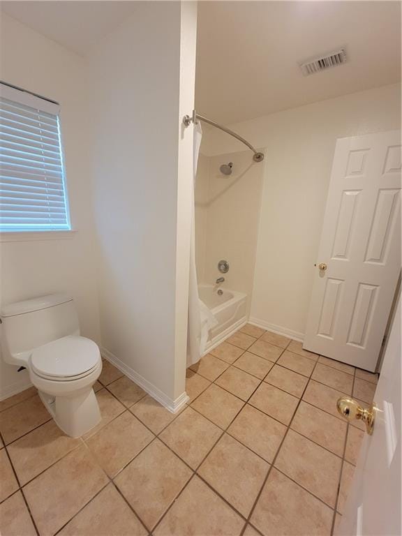 full bath featuring tile patterned flooring, shower / tub combo with curtain, toilet, and baseboards